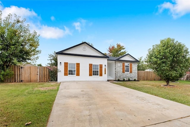 ranch-style house featuring a front lawn