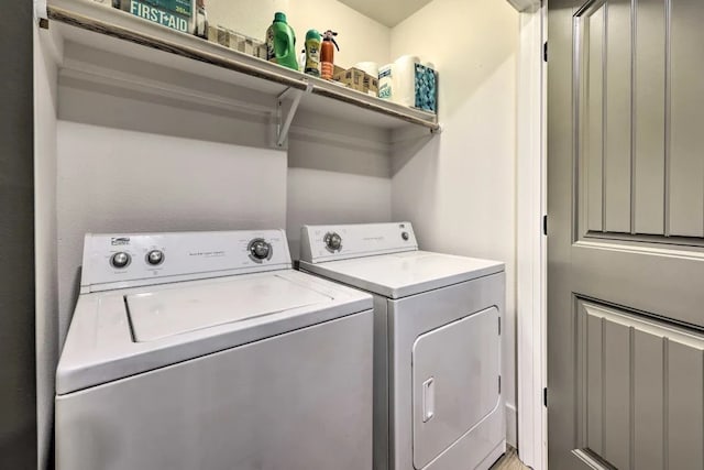 washroom featuring washing machine and clothes dryer