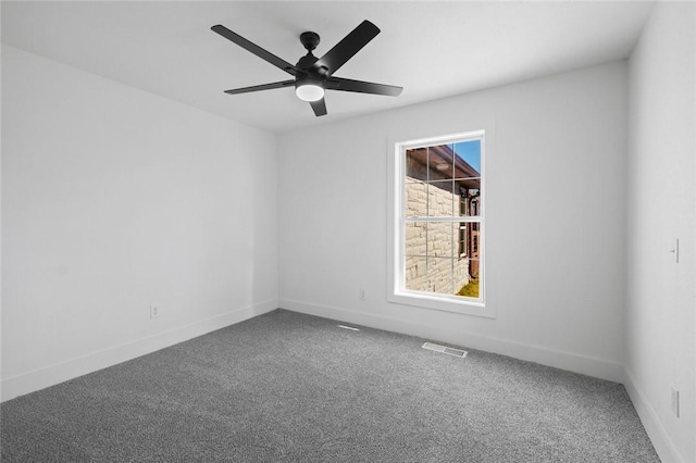 carpeted empty room featuring ceiling fan