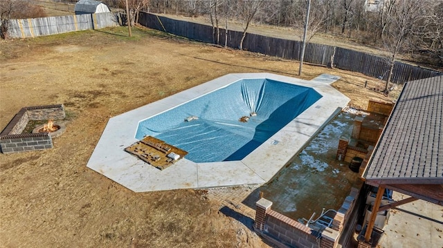 view of swimming pool