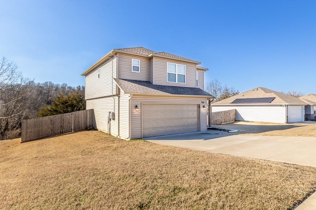 view of front property featuring a garage