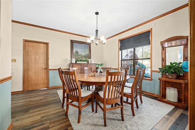 dining area featuring dark hardwood / wood-style flooring, an inviting chandelier, and ornamental molding