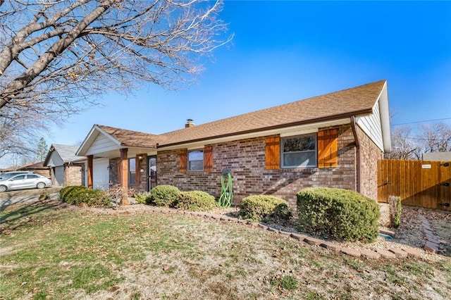 single story home featuring a front yard