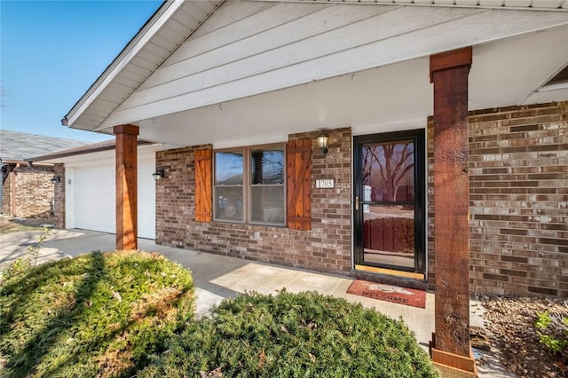 entrance to property featuring a porch