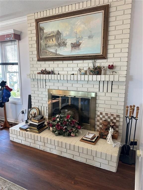 interior details with ornamental molding, baseboards, and wood finished floors