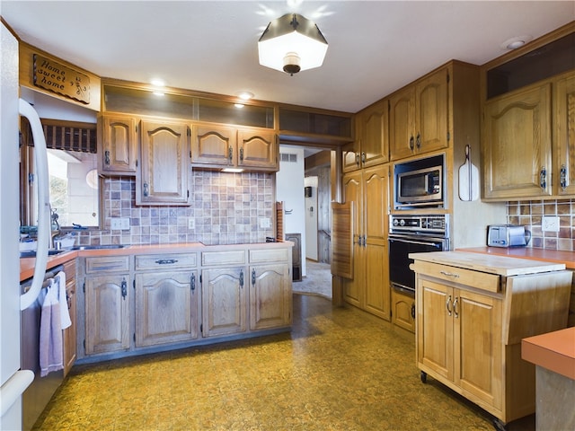 kitchen with backsplash and appliances with stainless steel finishes