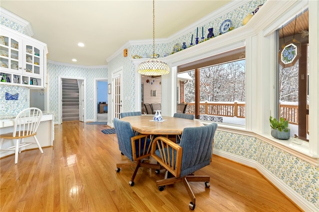 dining room featuring light hardwood / wood-style floors and ornamental molding