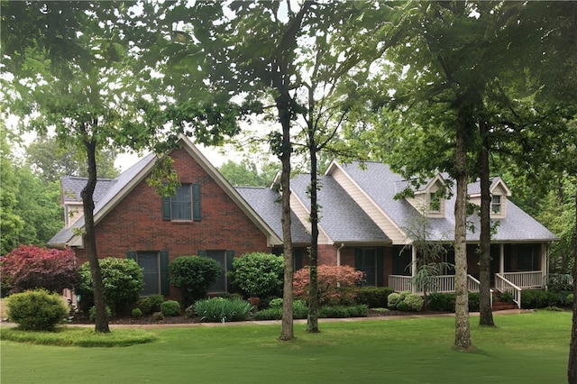 view of front facade with a front yard and covered porch