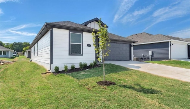 view of front of house featuring a garage and a front yard