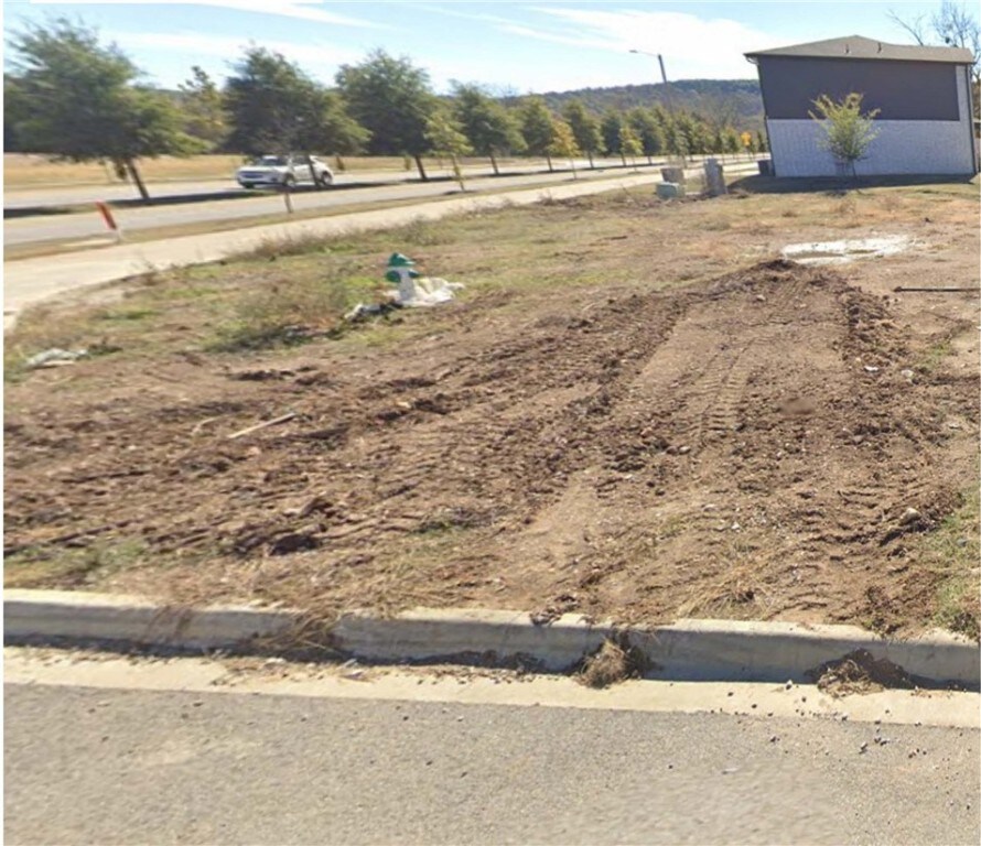 view of yard featuring a rural view