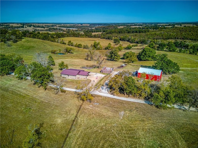 birds eye view of property featuring a rural view