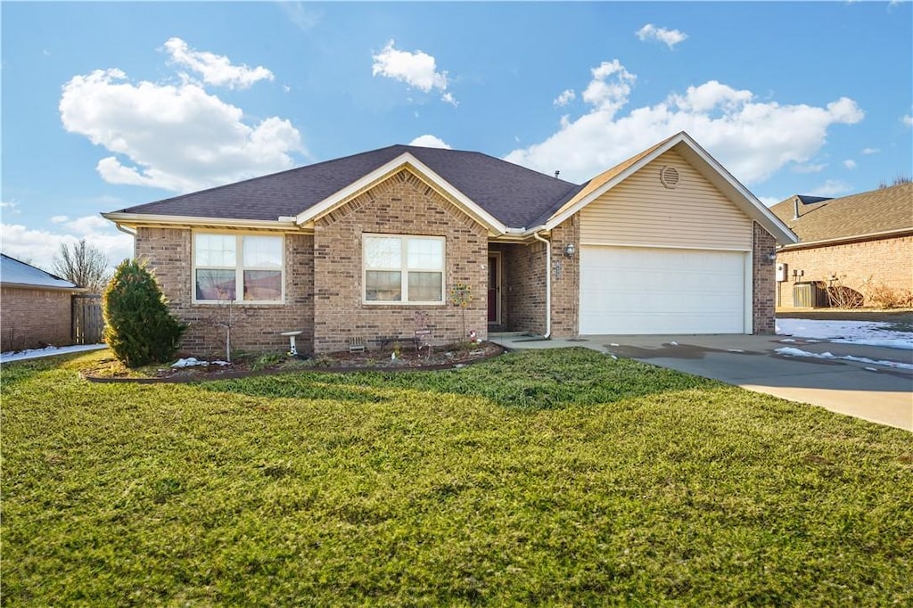 view of front of house featuring a garage and a front yard