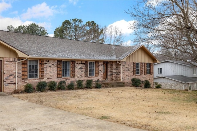 single story home with a front yard