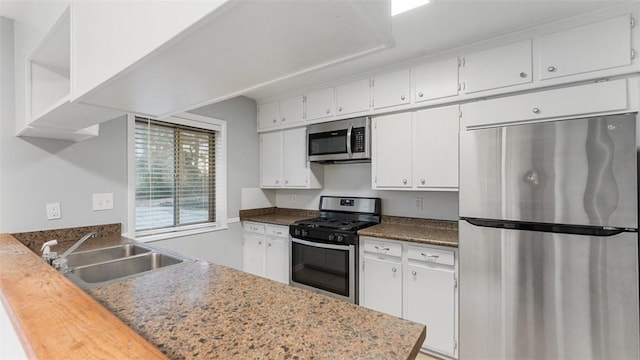 kitchen featuring white cabinets, kitchen peninsula, sink, and stainless steel appliances