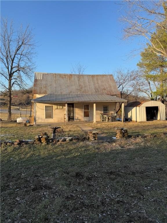 view of front of property featuring an outbuilding and a front lawn