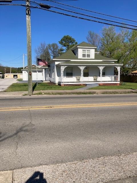 view of front of home featuring a porch