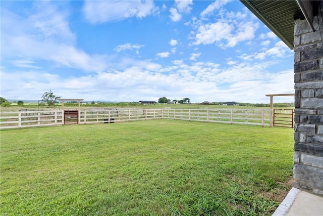 view of yard featuring a rural view