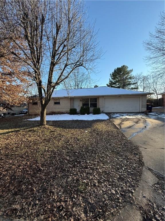 ranch-style home featuring a garage