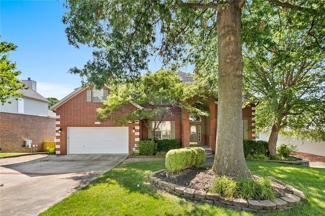 view of front of house featuring a front lawn and a garage