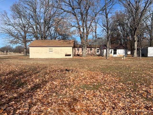 view of yard with a shed