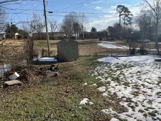 view of yard with a shed