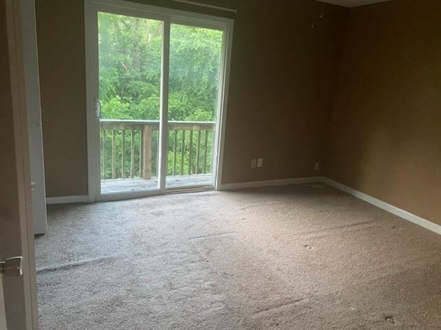 view of carpeted spare room