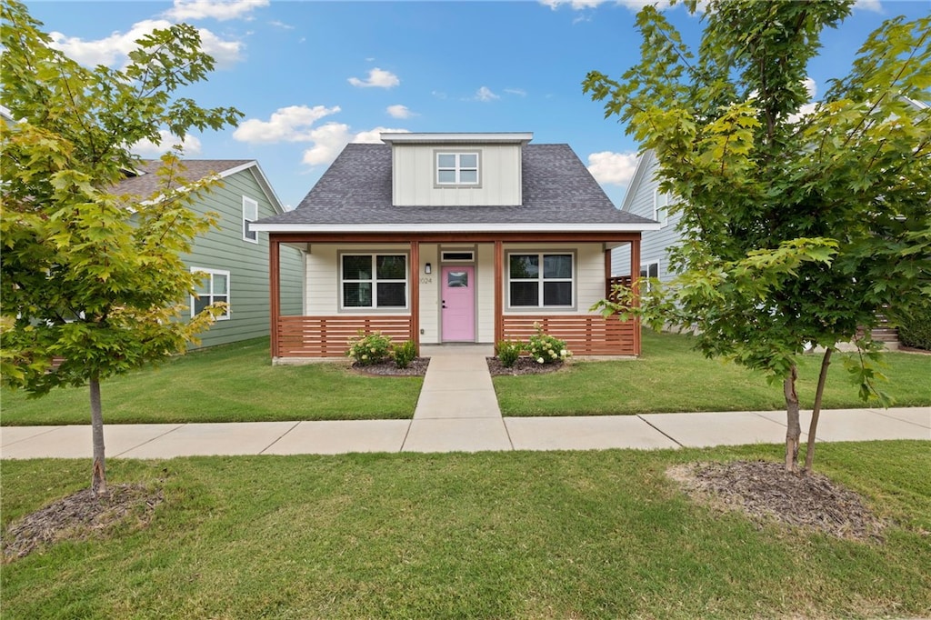 view of front of home featuring covered porch and a front lawn