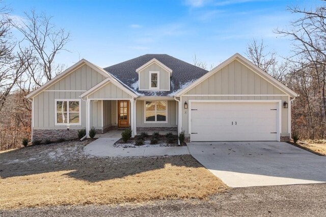 craftsman-style house featuring a garage