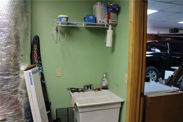 7 Viewpoint Dr, Eureka Springs, AR 72631 - laundry room featuring a sink