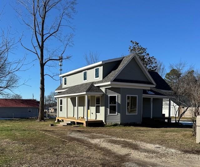 view of front of property featuring covered porch and a front lawn