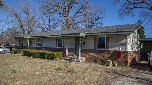 view of front of house with a front yard