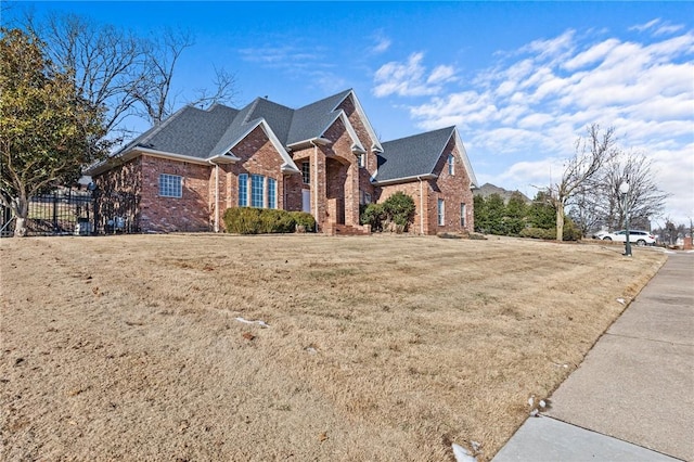 front of property featuring a front lawn