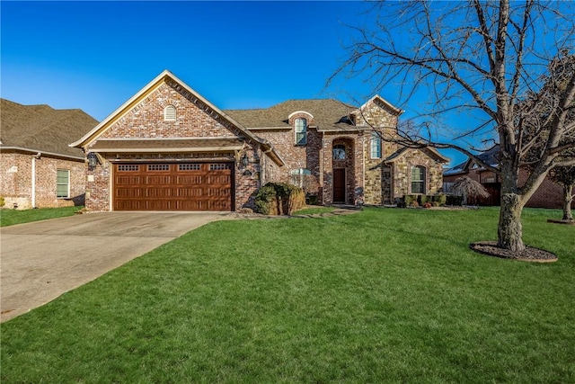 view of front of house featuring a garage and a front yard