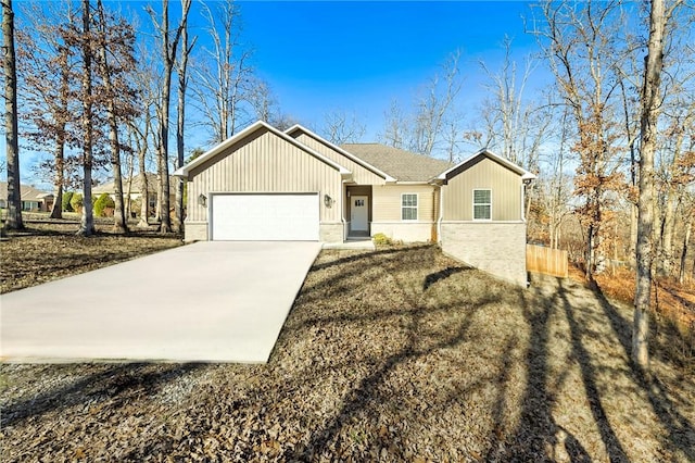 29 Shanklin Dr, Bella Vista, AR 72715 - single story home with an attached garage, driveway, board and batten siding, and roof with shingles