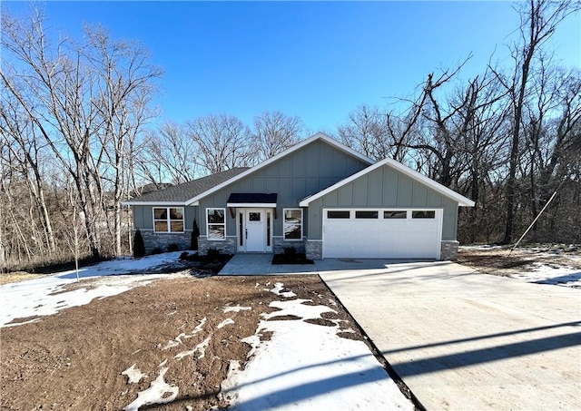 view of front of property featuring a garage