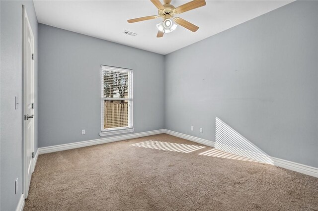 unfurnished room featuring ceiling fan and carpet