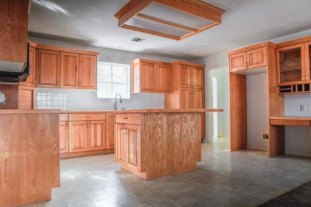 kitchen with sink and decorative backsplash