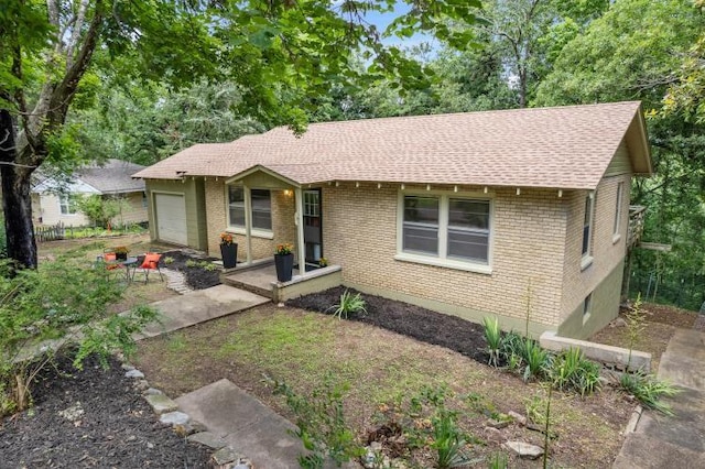 55 Ridgeway Ave, Eureka Springs, AR 72632 - single story home featuring a shingled roof, brick siding, and an attached garage
