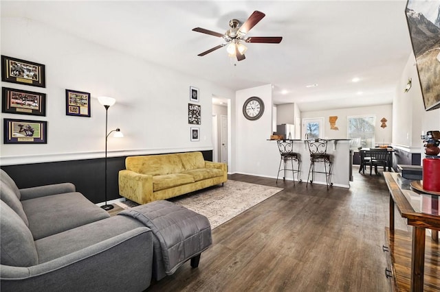 living room featuring dark wood-style floors, ceiling fan, recessed lighting, and baseboards