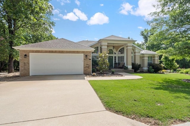 view of front facade featuring a front lawn and a garage