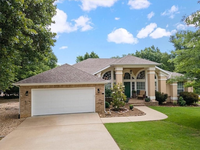 view of front of home featuring a front yard and a garage