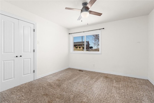 carpeted empty room featuring ceiling fan