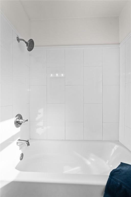 bathroom featuring shower / washtub combination