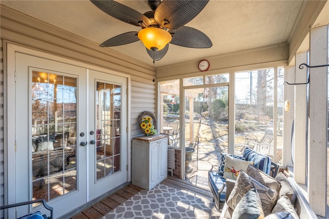 sunroom featuring ceiling fan