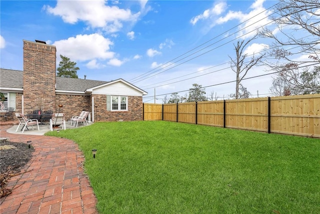 view of yard featuring a patio area