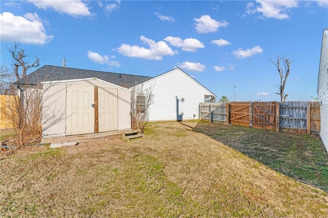 view of yard with a storage unit