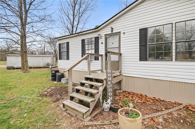 property entrance featuring a yard