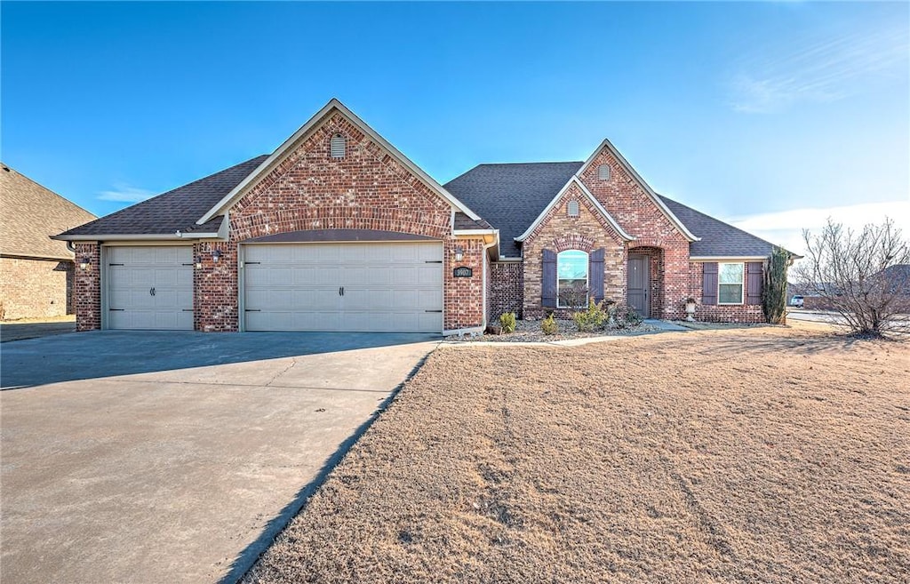 view of front of property featuring a garage