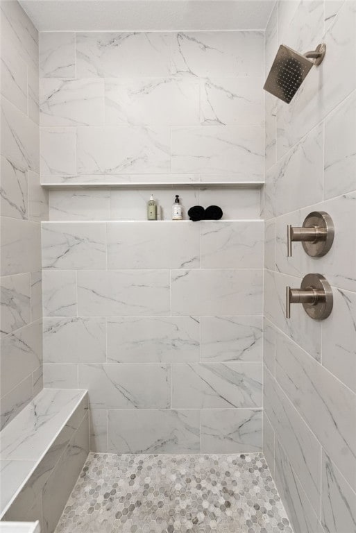 bathroom featuring a tile shower