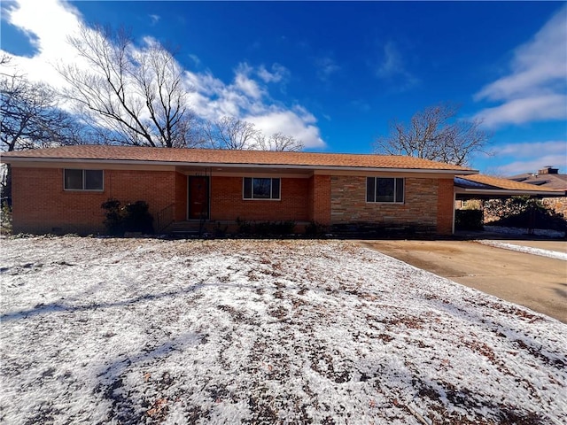 single story home with a carport